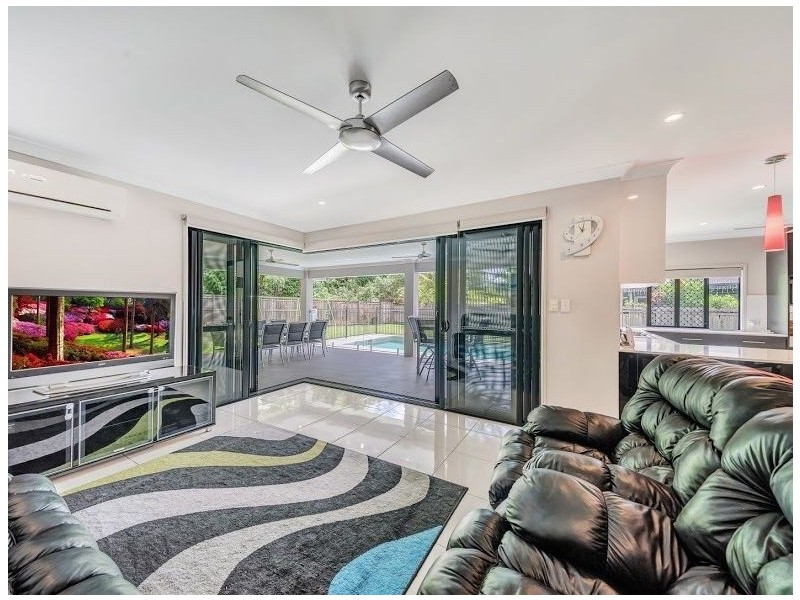 10 Lockyer Crescent, Bentley Park QLD 4869