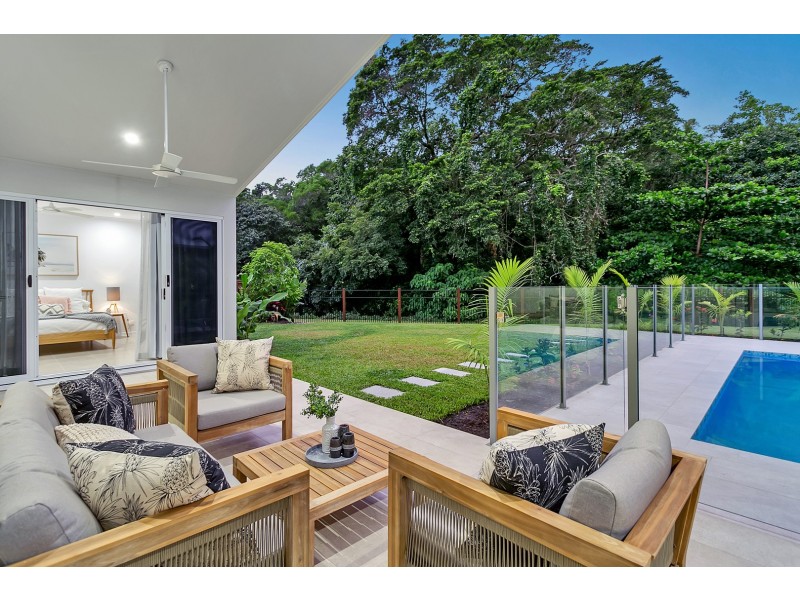 6 LATANIA CLOSE, Palm Cove QLD 4879