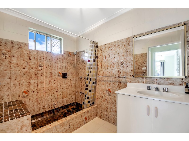 18 Maria Street, Woree QLD 4868