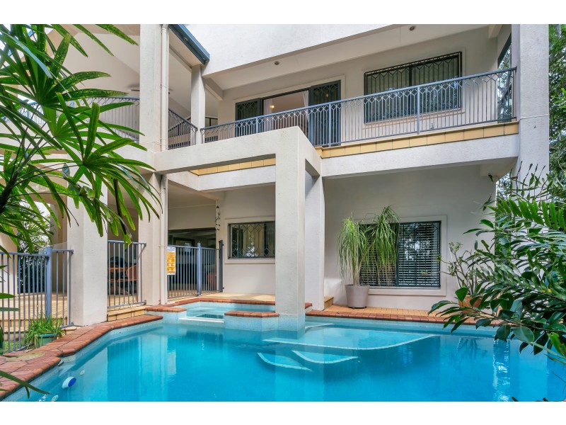 42 POINSETTIA STREET, Holloways Beach QLD 4878