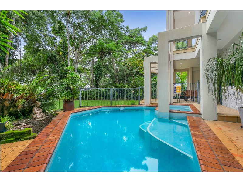 42 POINSETTIA STREET, Holloways Beach QLD 4878