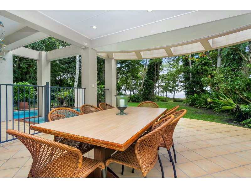 42 POINSETTIA STREET, Holloways Beach QLD 4878