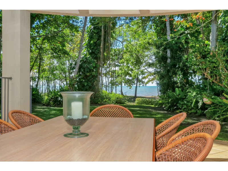 42 POINSETTIA STREET, Holloways Beach QLD 4878