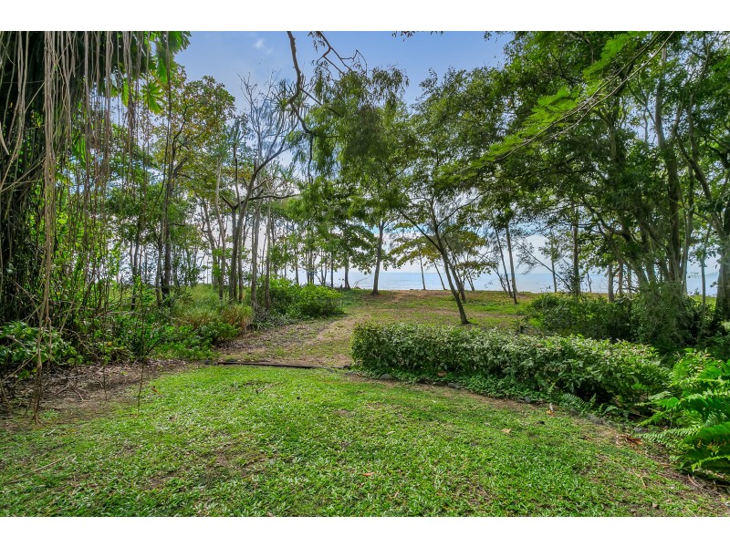 42 POINSETTIA STREET, Holloways Beach QLD 4878