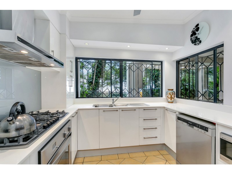 42 POINSETTIA STREET, Holloways Beach QLD 4878