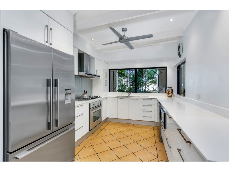42 POINSETTIA STREET, Holloways Beach QLD 4878