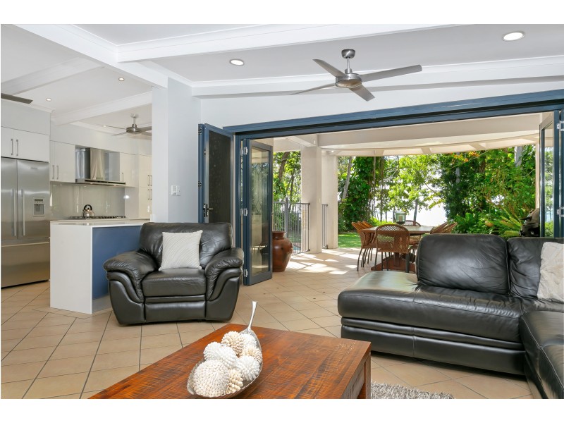 42 POINSETTIA STREET, Holloways Beach QLD 4878