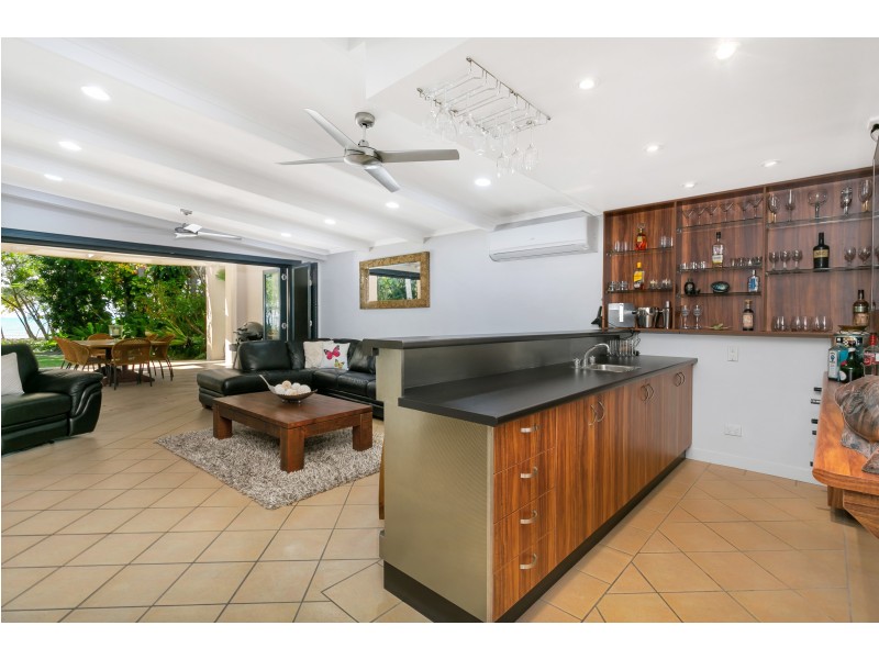 42 POINSETTIA STREET, Holloways Beach QLD 4878