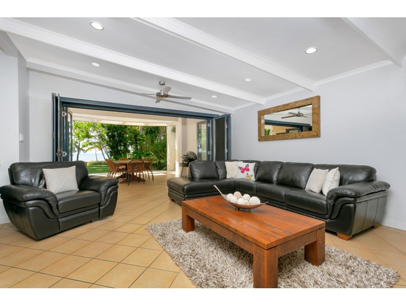 42 POINSETTIA STREET, Holloways Beach QLD 4878