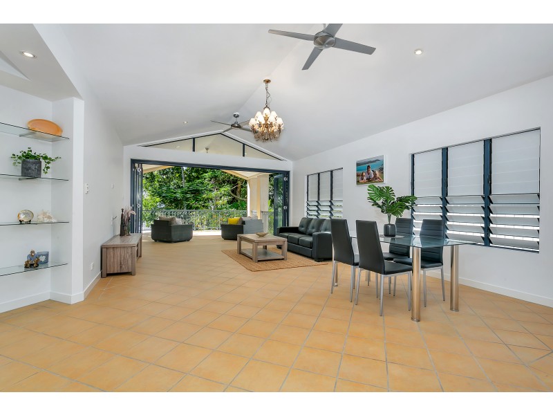 42 POINSETTIA STREET, Holloways Beach QLD 4878
