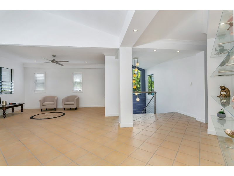 42 POINSETTIA STREET, Holloways Beach QLD 4878