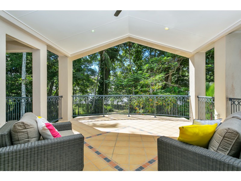42 POINSETTIA STREET, Holloways Beach QLD 4878