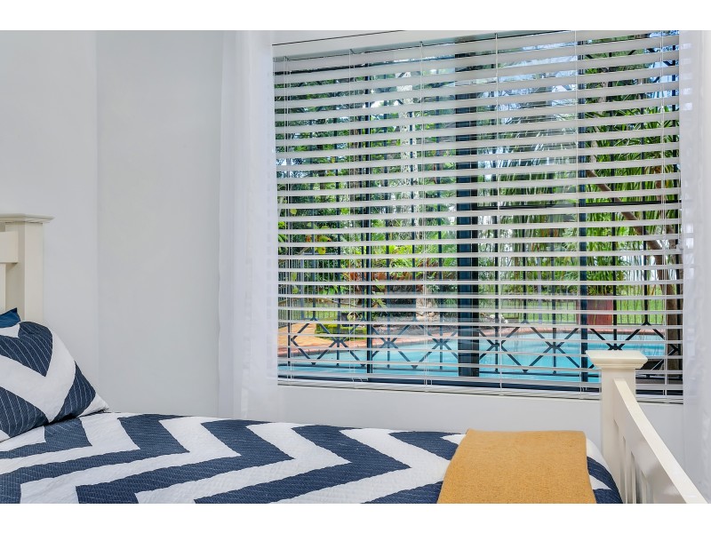 42 POINSETTIA STREET, Holloways Beach QLD 4878