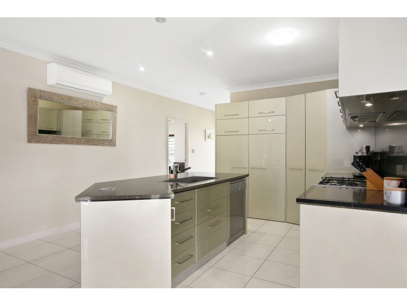 8 ALANDER PAYET CLOSE, Redlynch QLD 4870