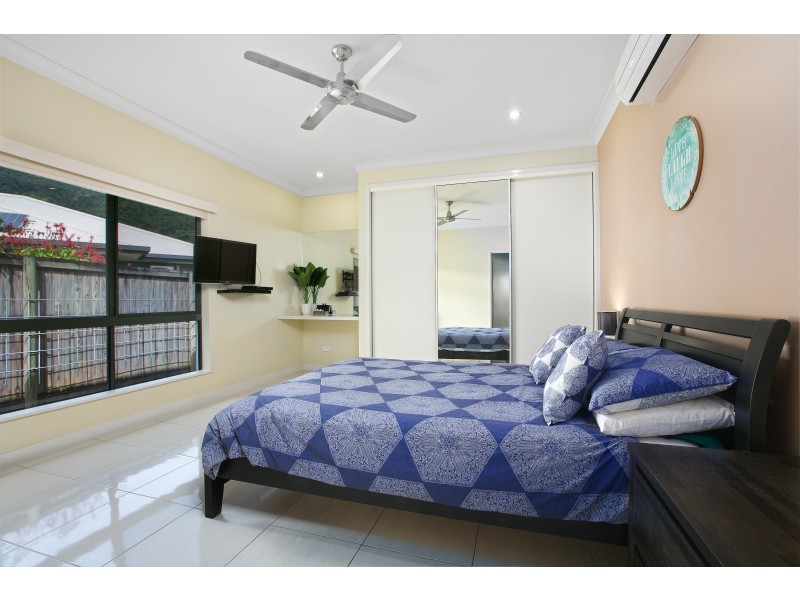 8 ALANDER PAYET CLOSE, Redlynch QLD 4870