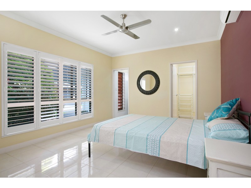 8 ALANDER PAYET CLOSE, Redlynch QLD 4870