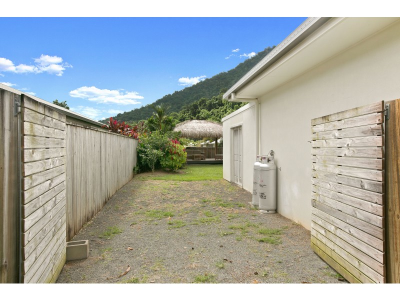 8 ALANDER PAYET CLOSE, Redlynch QLD 4870