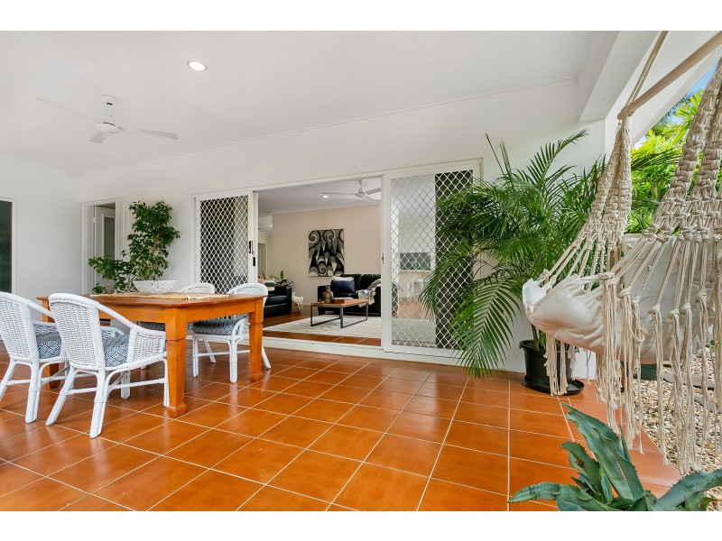 25 Cambanora Place (City View), Mooroobool QLD 4870
