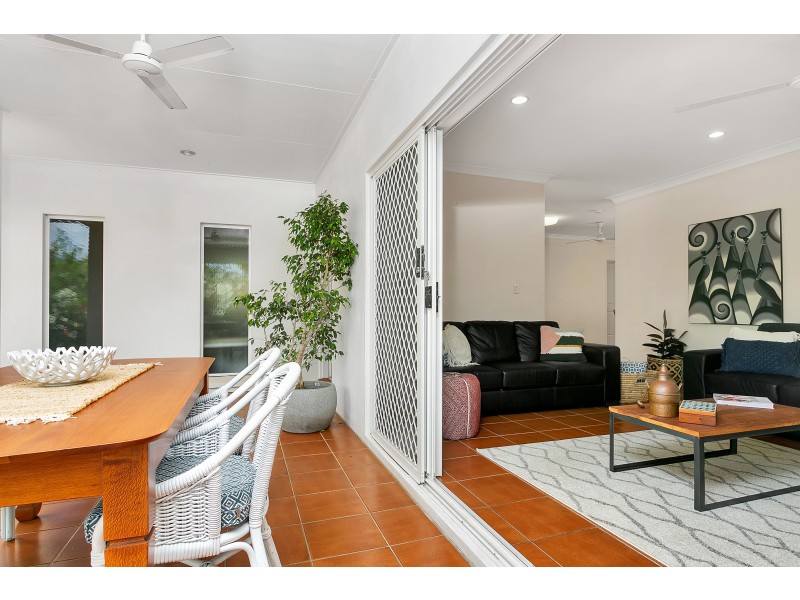 25 Cambanora Place (City View), Mooroobool QLD 4870