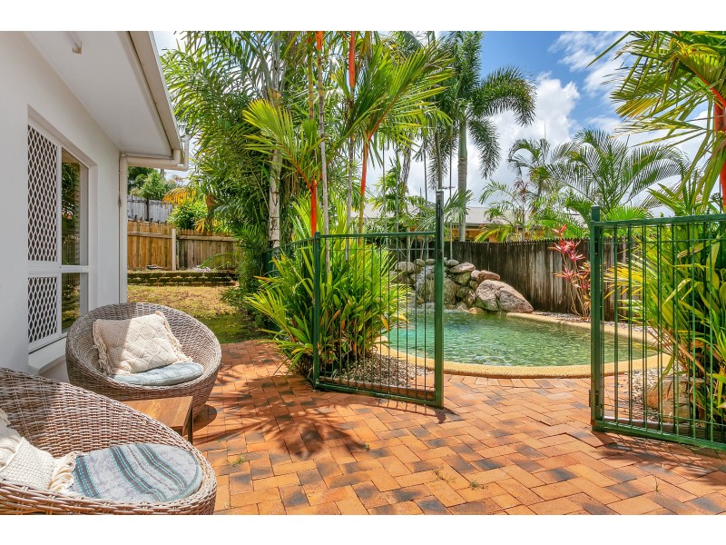 25 Cambanora Place (City View), Mooroobool QLD 4870