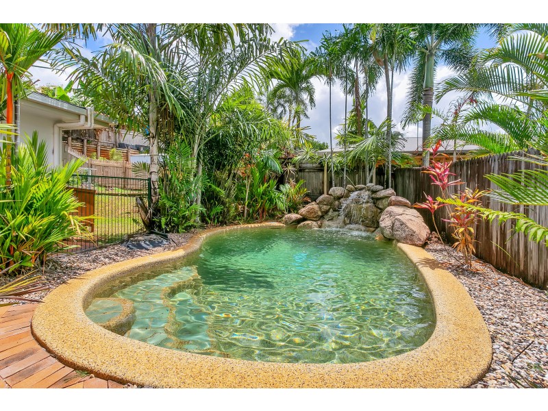 25 Cambanora Place (City View), Mooroobool QLD 4870