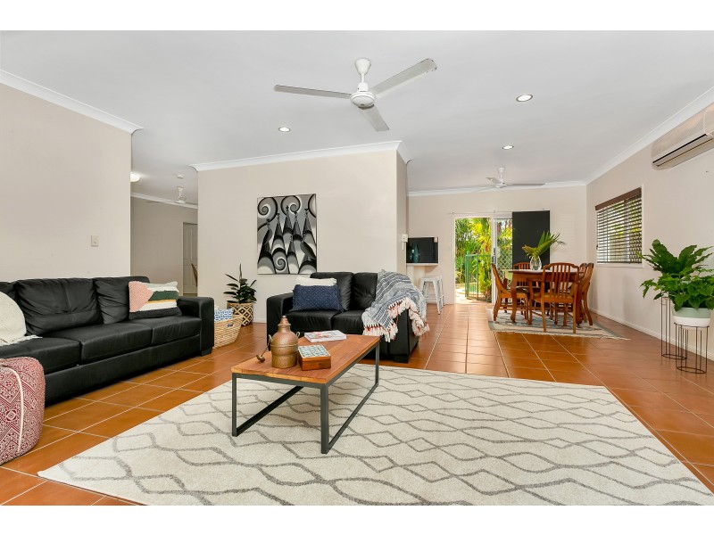 25 Cambanora Place (City View), Mooroobool QLD 4870