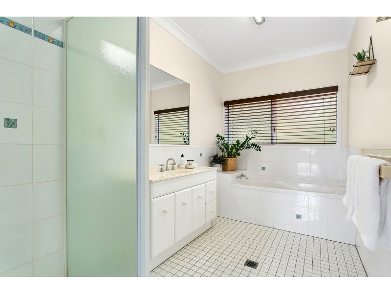 25 Cambanora Place (City View), Mooroobool QLD 4870