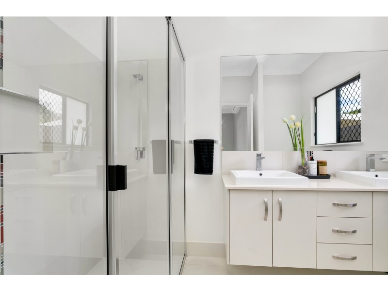 17 Parrot Close, Kanimbla QLD 4870