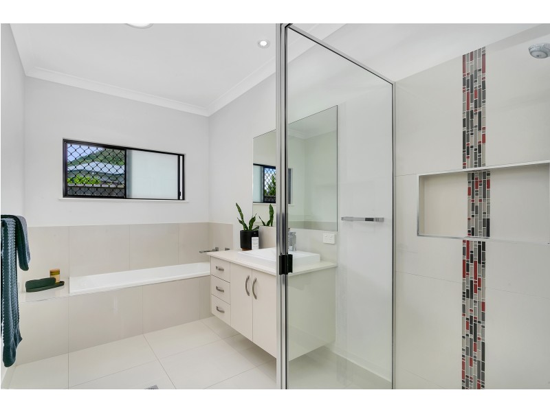 17 Parrot Close, Kanimbla QLD 4870