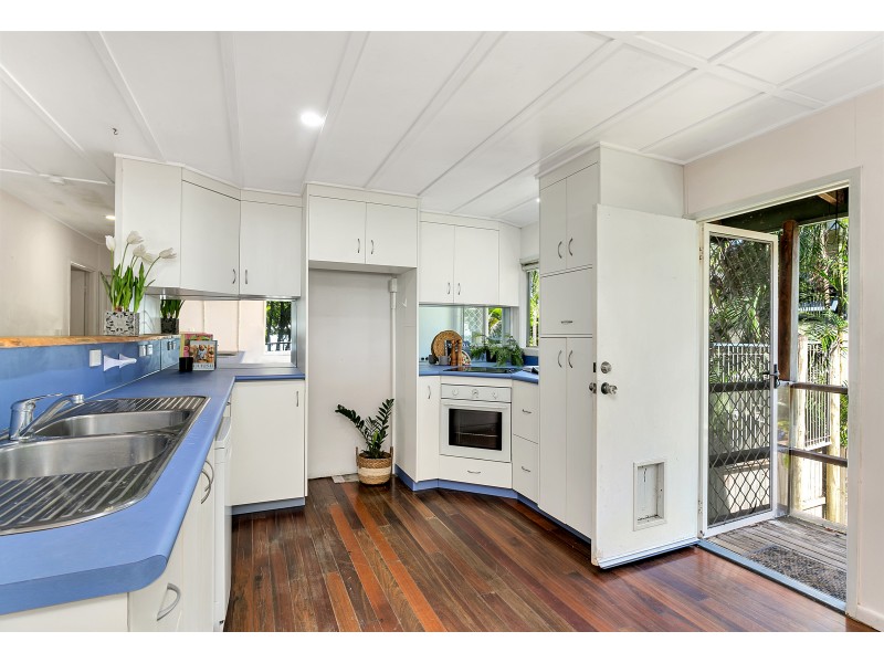 22 Poinsettia Street, Holloways Beach QLD 4878