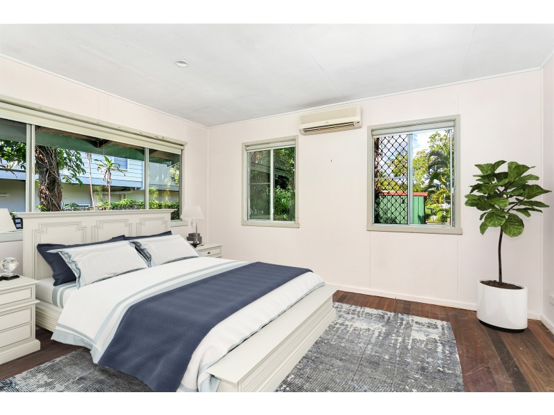 22 Poinsettia Street, Holloways Beach QLD 4878