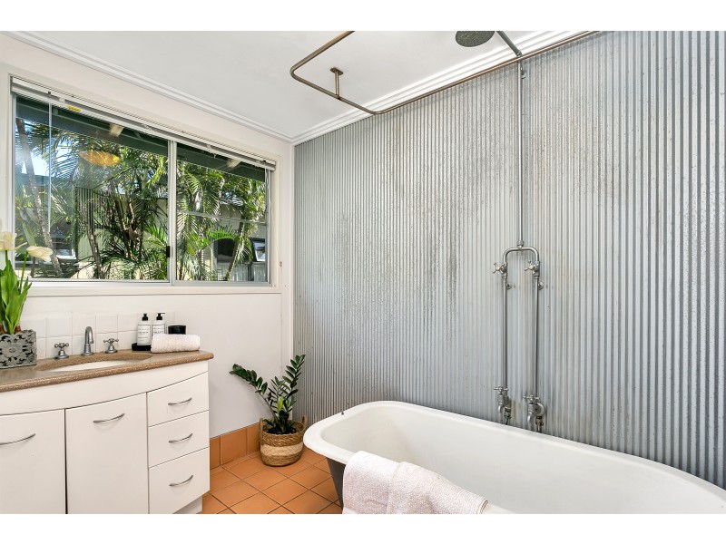 22 Poinsettia Street, Holloways Beach QLD 4878