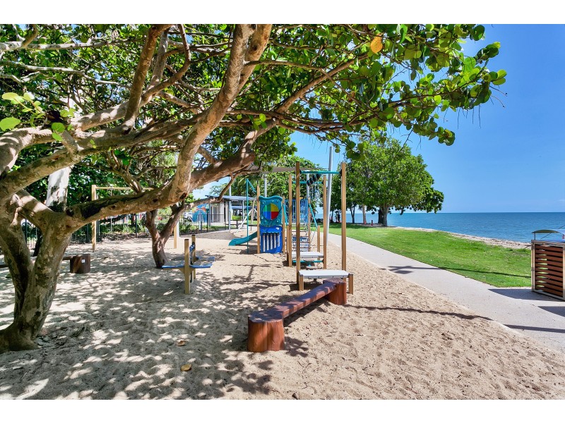 22 Poinsettia Street, Holloways Beach QLD 4878