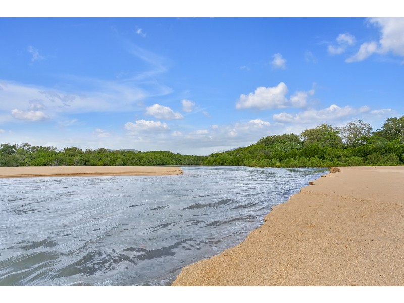 63 Willow Street, Holloways Beach QLD 4878