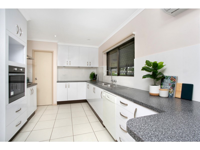 2 Lomond Close, Edge Hill QLD 4870