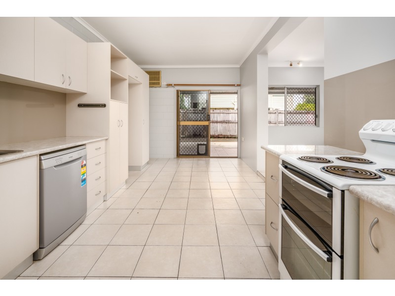 1/16 Smart Street, Mooroobool QLD 4870