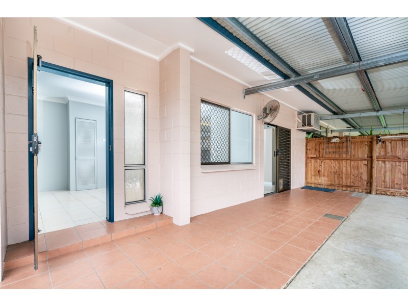 1/16 Smart Street, Mooroobool QLD 4870