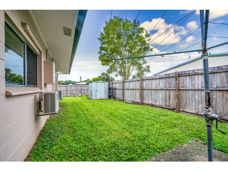 1/16 Smart Street, Mooroobool QLD 4870