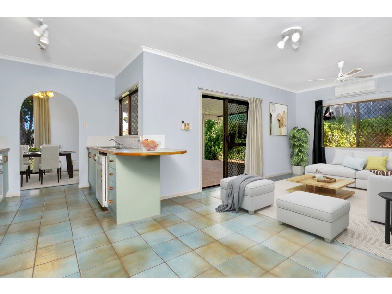 10 Harrison Close, Kanimbla QLD 4870