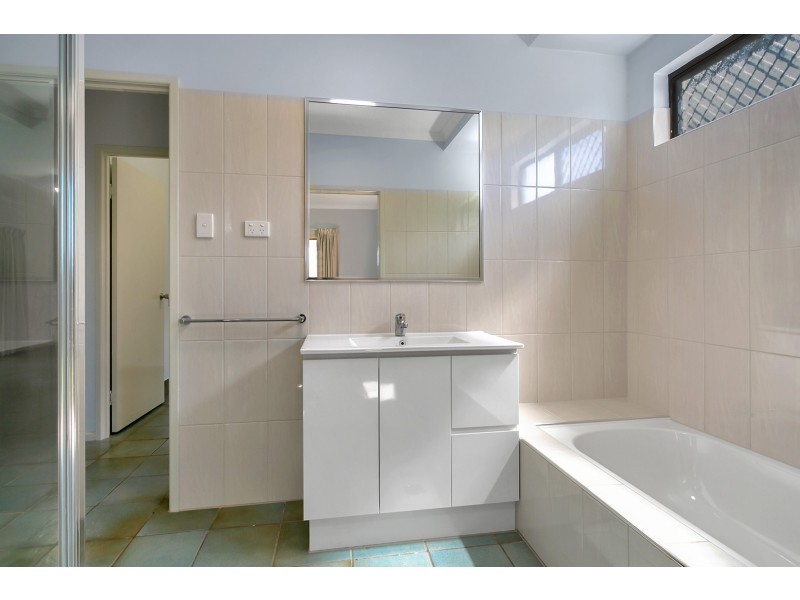 10 Harrison Close, Kanimbla QLD 4870