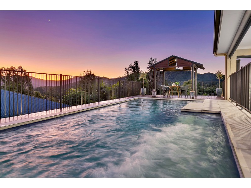 14 Mist Green Close, Brinsmead QLD 4870