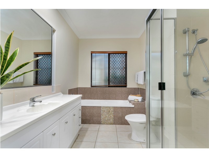 14 Mist Green Close, Brinsmead QLD 4870