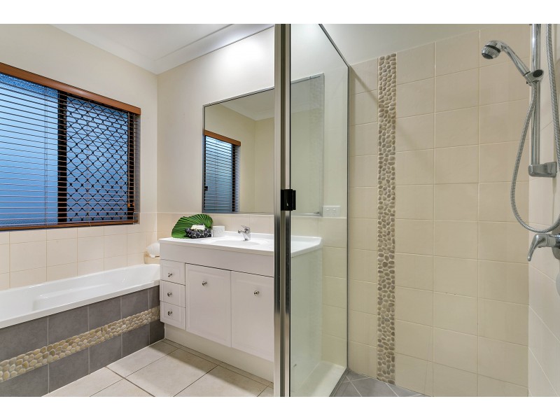 14 Mist Green Close, Brinsmead QLD 4870