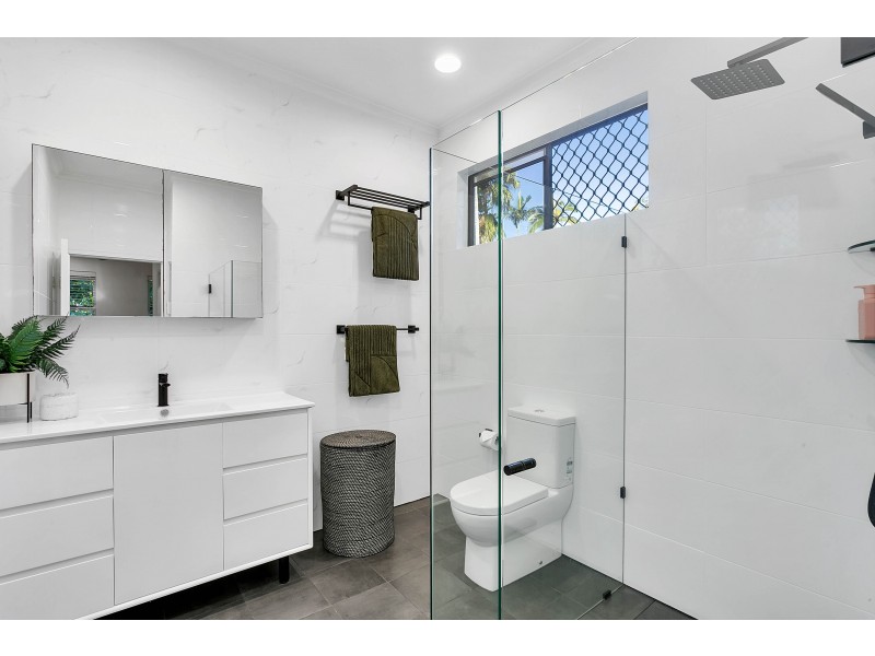 40 Satellite Street, Clifton Beach QLD 4879