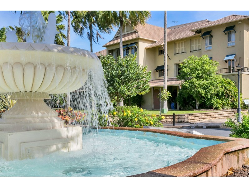 715/2 Greenslopes Street, Cairns North QLD 4870