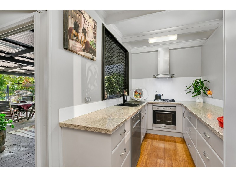 10 Mimosa Street, Holloways Beach QLD 4878
