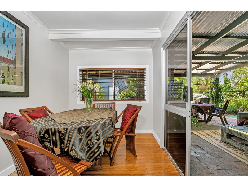 10 Mimosa Street, Holloways Beach QLD 4878