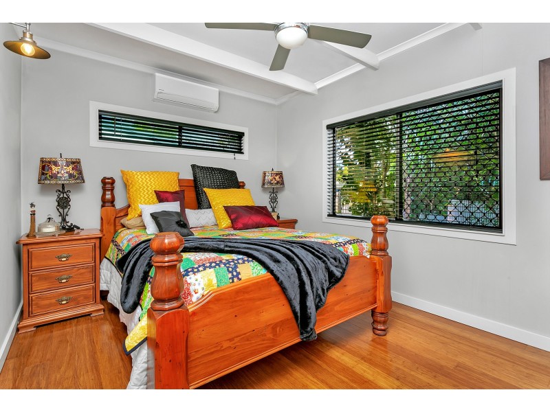 10 Mimosa Street, Holloways Beach QLD 4878