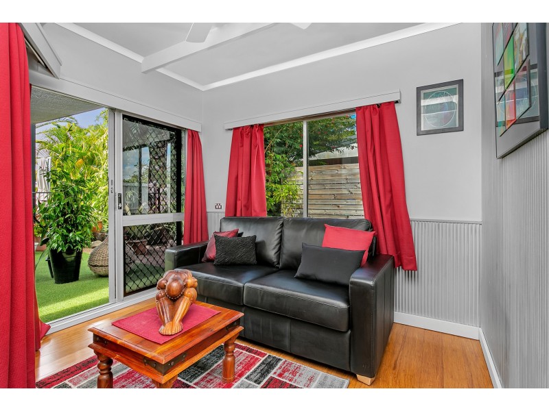 10 Mimosa Street, Holloways Beach QLD 4878