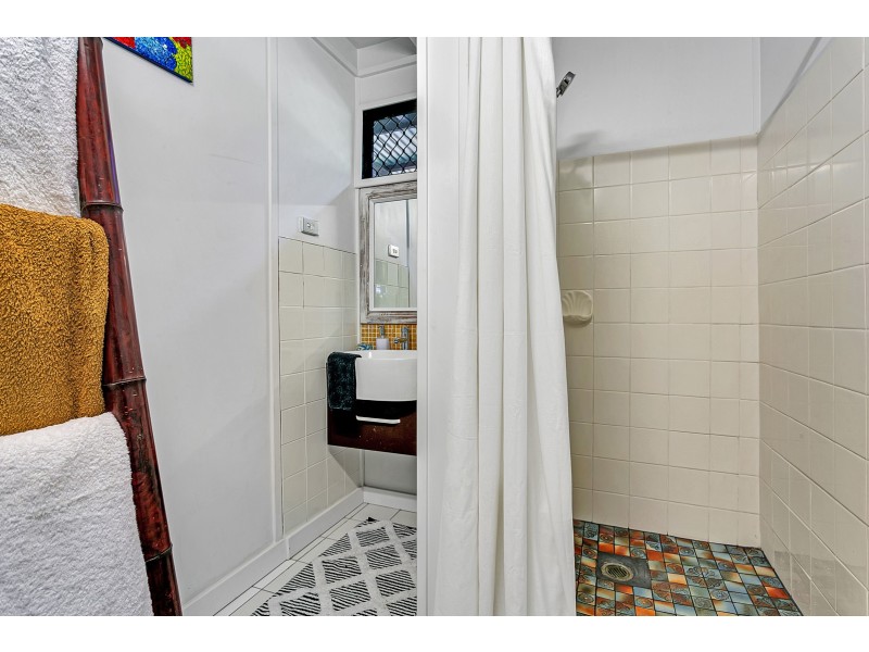 10 Mimosa Street, Holloways Beach QLD 4878